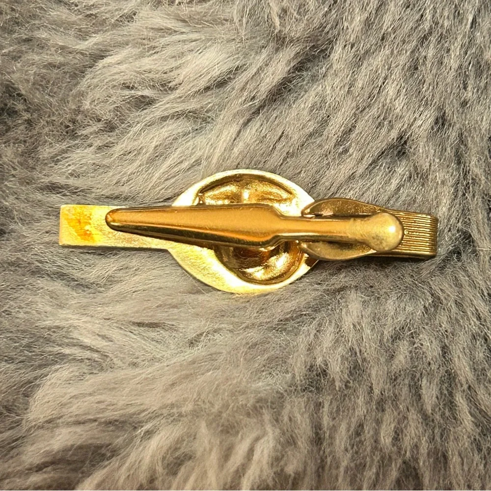 Vintage gold tone USMC alligator tie bar clip